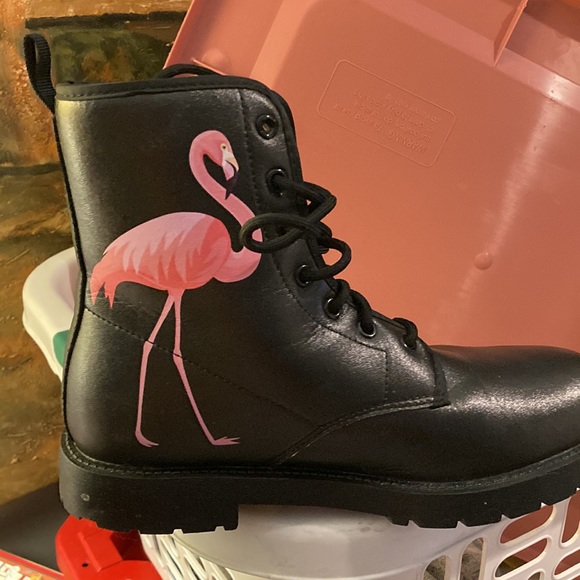 Absolutely beautiful!! - Picture 2 of 3